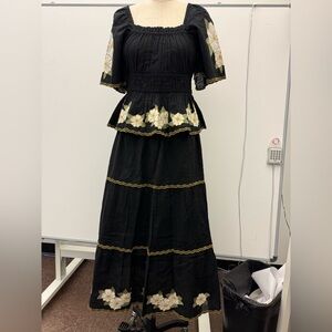 Jennifer & Grace Black Embroidered Women's Skirt Set - Medium